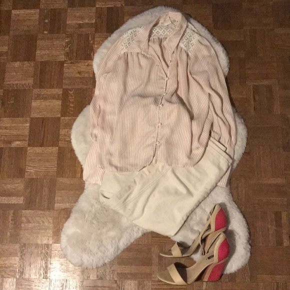 ⭐️2 for 20⭐️ Pink striped blouse (Size M) - Picture 1 of 4